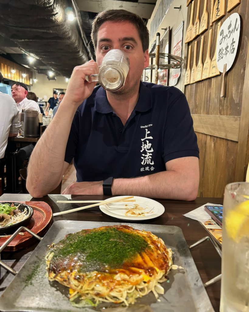 Okonomiyaki in Horoshima photo Liomugai)